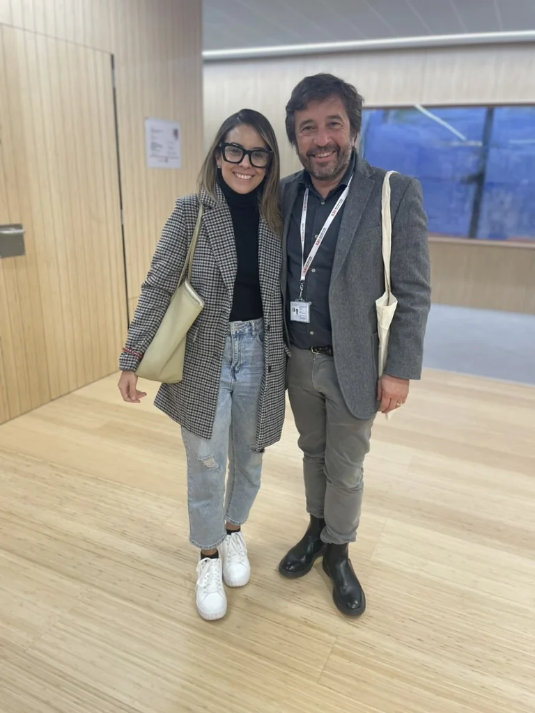 Dra. Carolina Garza junto al Dr. Javier Martín de Carpi en un encuentro profesional.